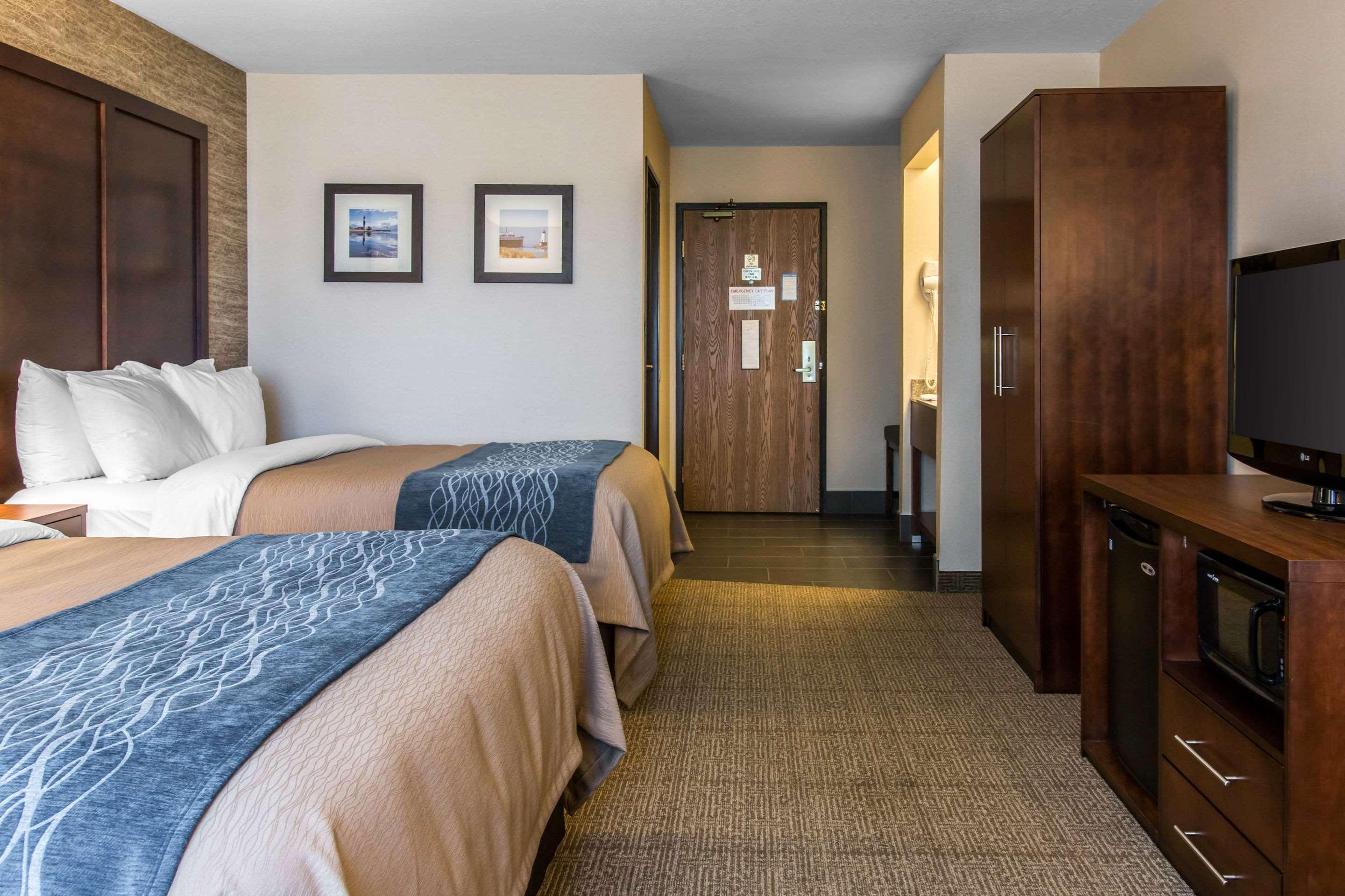 Comfort Inn Ludington Near Us-10 Bagian luar foto
