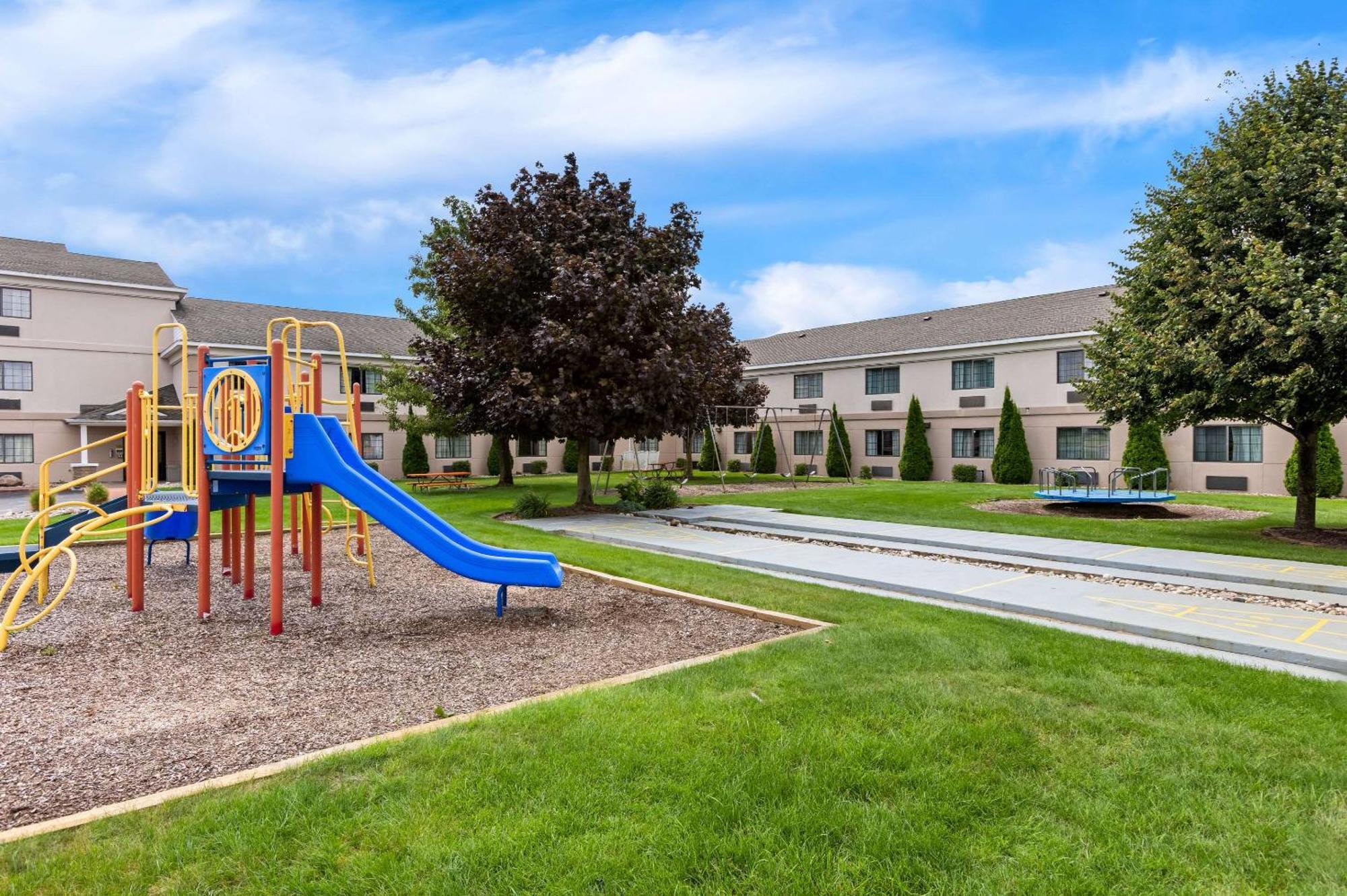 Comfort Inn Ludington Near Us-10 Bagian luar foto