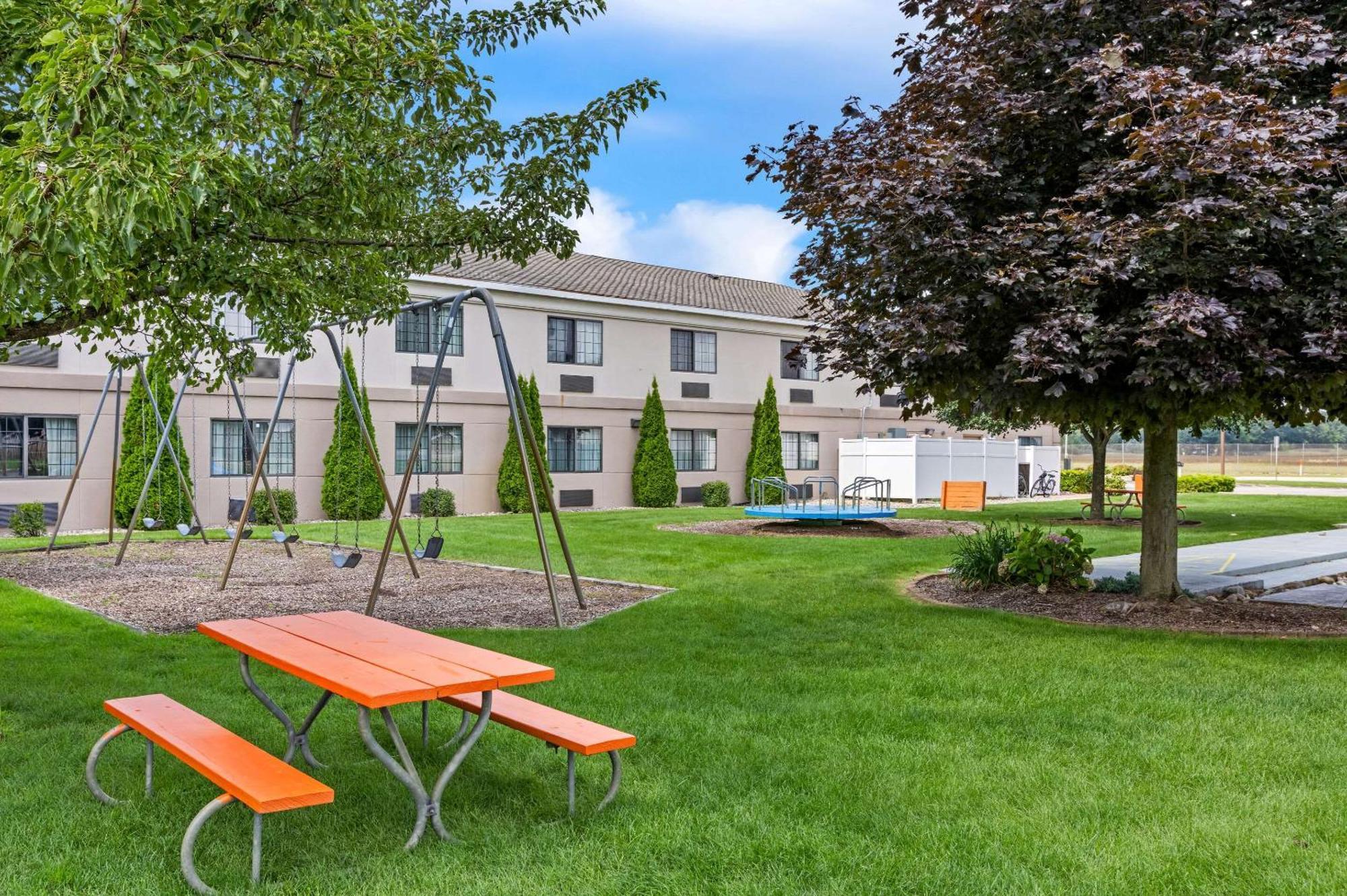 Comfort Inn Ludington Near Us-10 Bagian luar foto