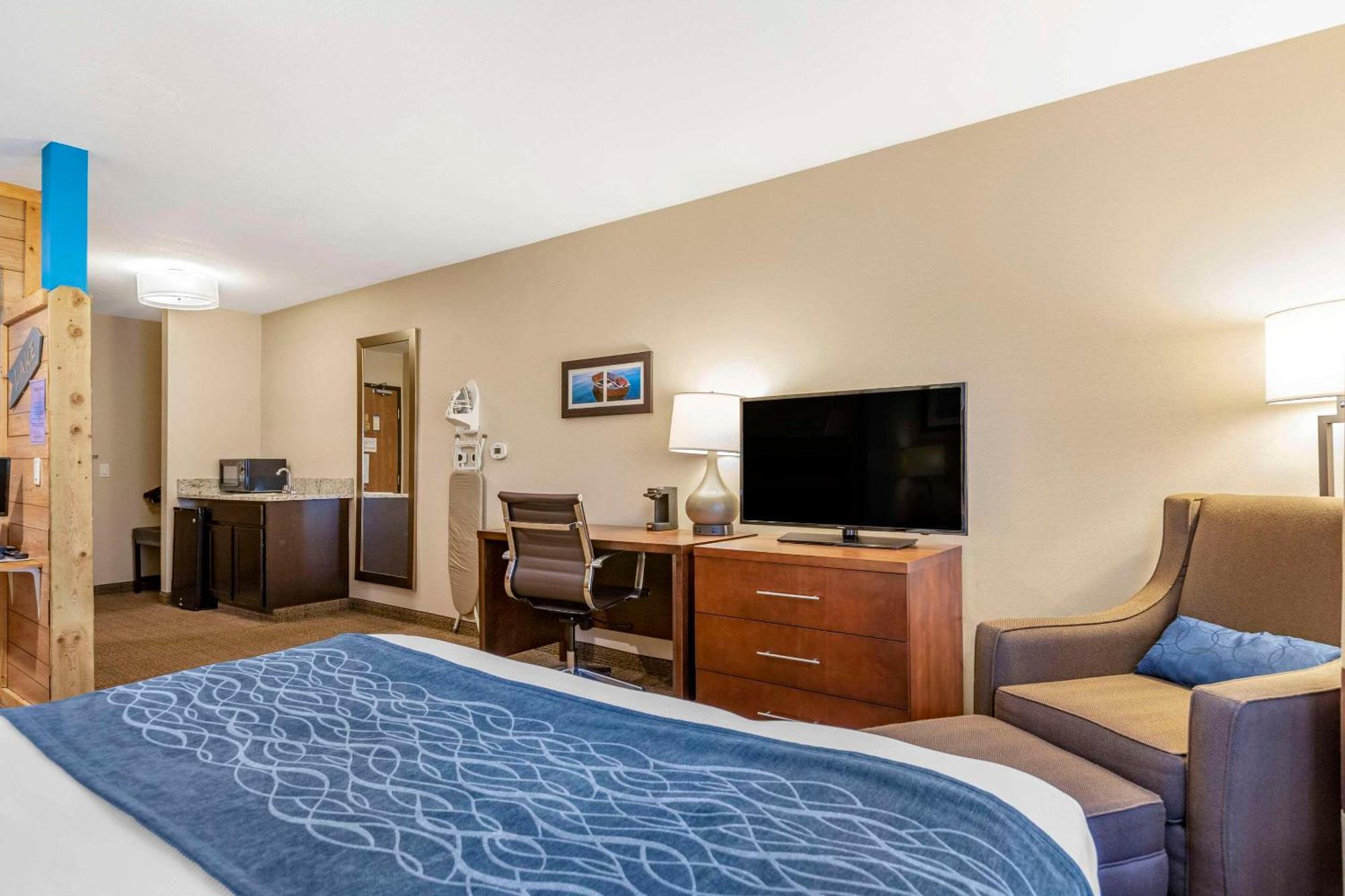 Comfort Inn Ludington Near Us-10 Bagian luar foto