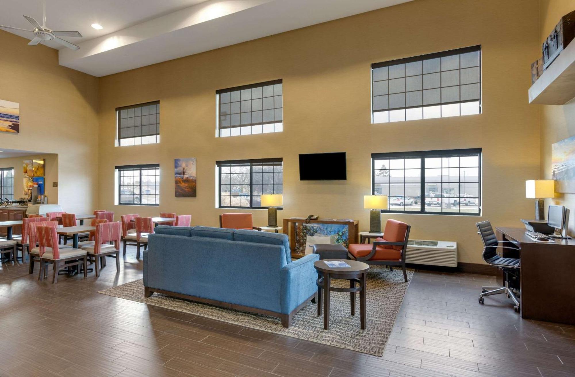 Comfort Inn Ludington Near Us-10 Bagian luar foto