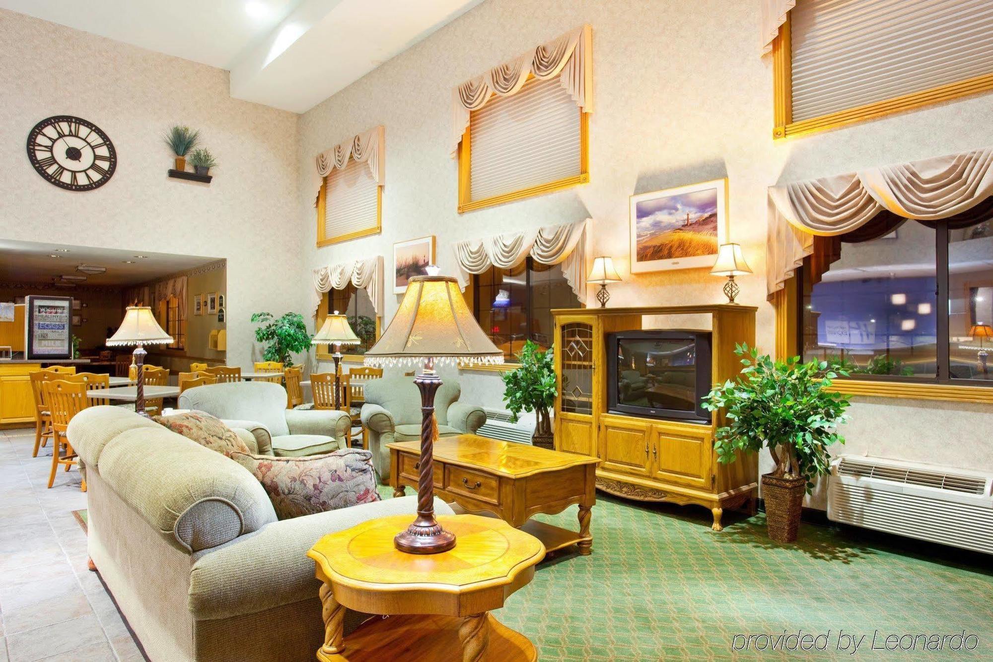 Comfort Inn Ludington Near Us-10 Bagian luar foto